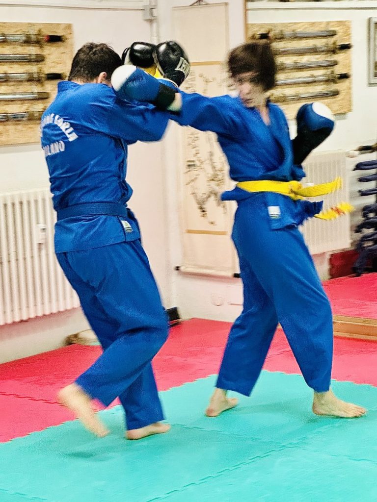 Sicurezza nelle arti marziali durante un allenamento di Vovinam