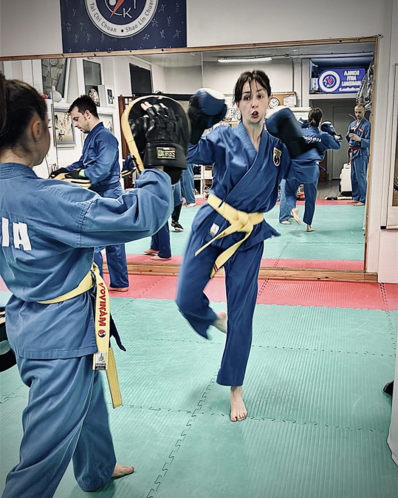 Sicurezza nelle arti marziali durante un allenamento di Vovinam