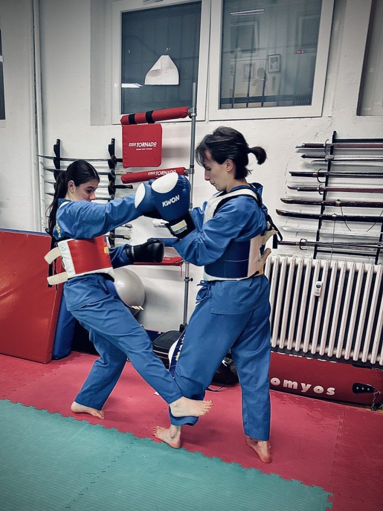 Sicurezza nelle arti marziali durante un allenamento di Vovinam